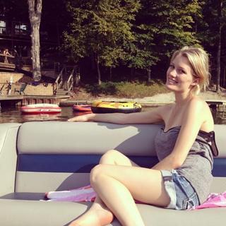 Ashley Hinshaw feet photo 4
