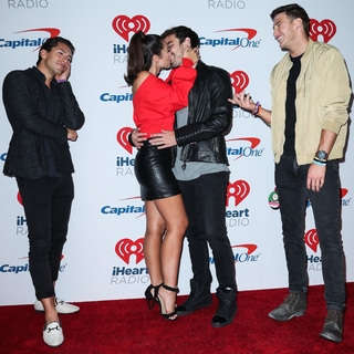 Ashley Iaconetti feet photo 16