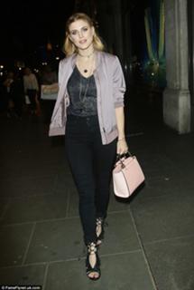 Ashley James feet photo thumbnail