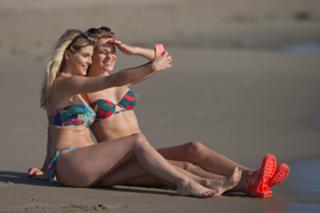 Ashley James feet photo thumbnail