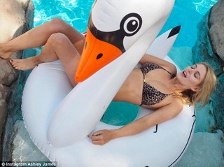 Ashley James feet photo thumbnail