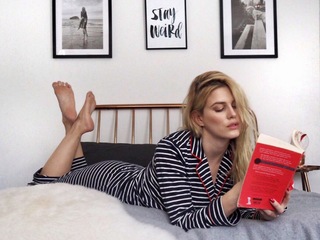 Ashley James feet photo thumbnail