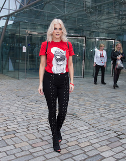 Ashley James feet photo thumbnail