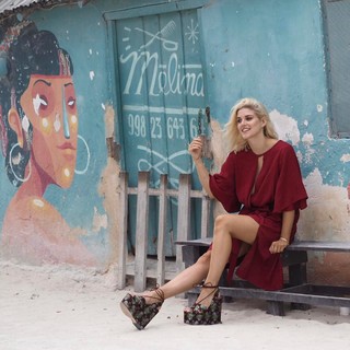 Ashley James feet photo thumbnail