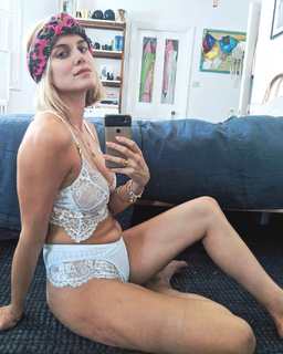 Ashley James feet photo thumbnail