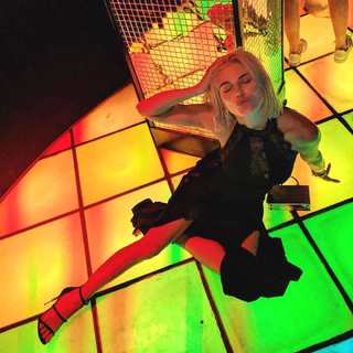 Ashley James feet photo thumbnail