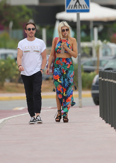 Ashley James feet photo thumbnail