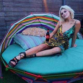 Ashley James feet photo thumbnail