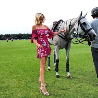 Ashley James feet photo thumbnail