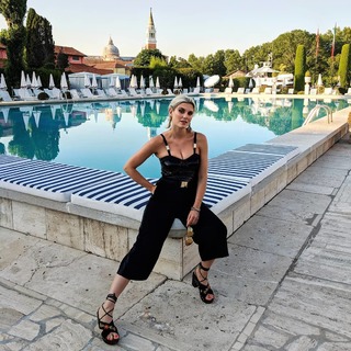 Ashley James feet photo thumbnail