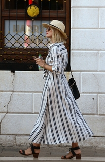 Ashley James feet photo thumbnail