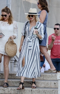 Ashley James feet photo thumbnail