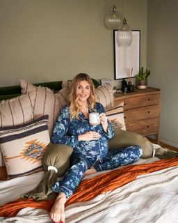 Ashley James feet photo thumbnail