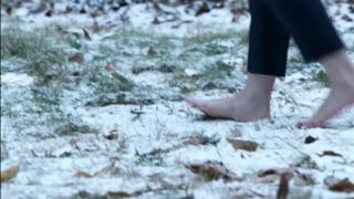 Ashley Johnson feet photo thumbnail