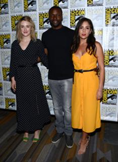 Ashley Johnson feet photo thumbnail