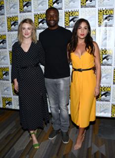 Ashley Johnson feet photo thumbnail