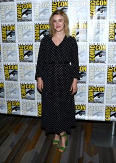 Ashley Johnson feet photo thumbnail