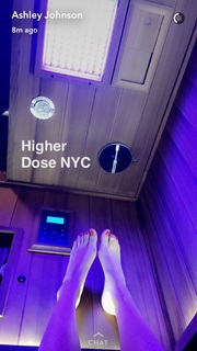 Ashley Johnson feet photo thumbnail