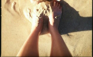 Ashley Johnson feet photo thumbnail