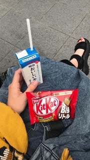 Ashley Johnson feet photo thumbnail