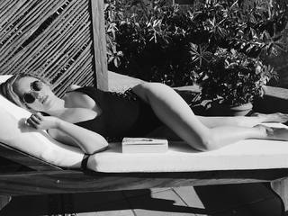 Ashley Johnson feet photo thumbnail