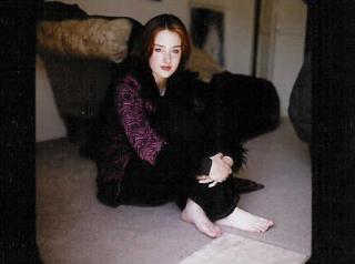 Ashley Johnson feet photo thumbnail