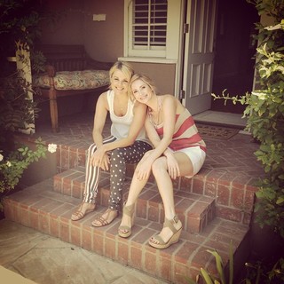 Ashley Jones feet photo thumbnail