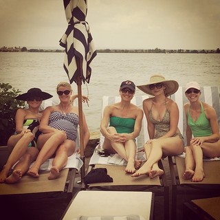 Ashley Jones feet photo thumbnail