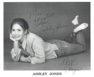 Ashley Jones feet photo thumbnail