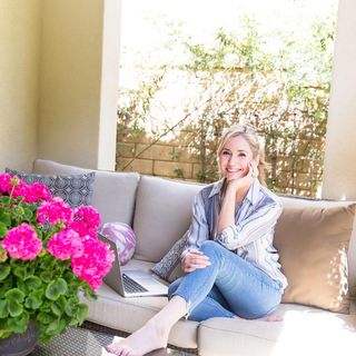 Ashley Jones feet photo thumbnail