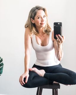 Ashley Jones feet photo thumbnail