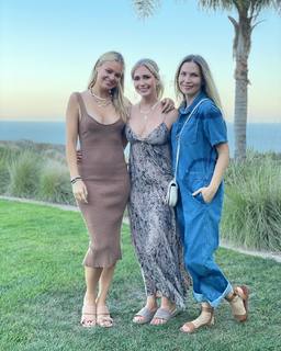 Ashley Jones feet photo thumbnail