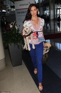Ashley Judd feet photo thumbnail