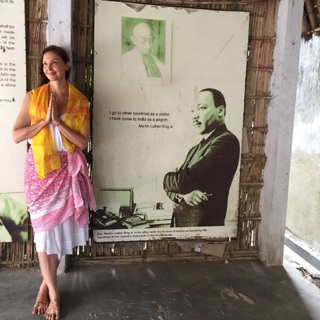 Ashley Judd feet photo thumbnail