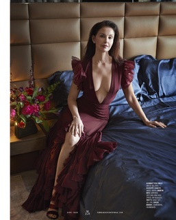 Ashley Judd feet photo thumbnail