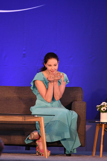 Ashley Judd feet photo thumbnail