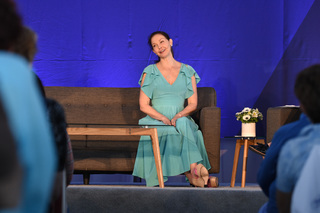 Ashley Judd feet photo thumbnail