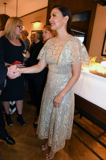 Ashley Judd feet photo thumbnail