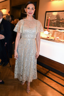 Ashley Judd feet photo thumbnail
