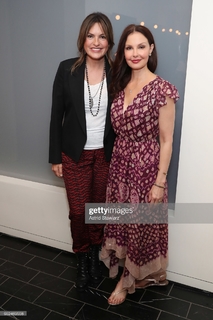 Ashley Judd feet photo thumbnail