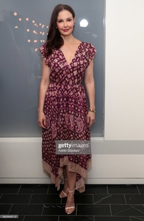 Ashley Judd feet photo thumbnail