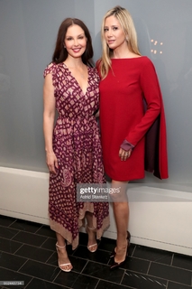 Ashley Judd feet photo thumbnail