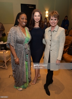 Ashley Judd feet photo thumbnail