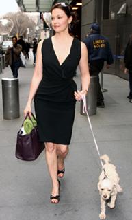 Ashley Judd feet photo thumbnail
