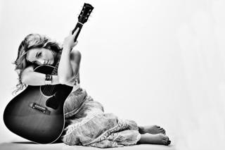 Ashley Monroe feet photo 10