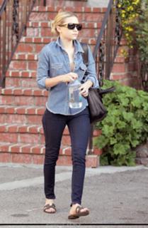 Ashley Olsen feet photo thumbnail