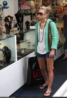 Ashley Olsen feet photo thumbnail