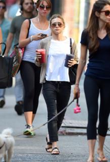 Ashley Olsen feet photo thumbnail