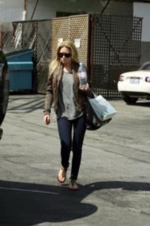 Ashley Olsen feet photo thumbnail