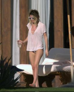 Ashley Olsen feet photo thumbnail